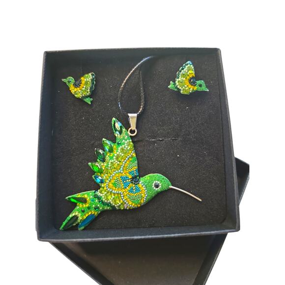 Rubylishious
Silver set of earrings and pendant green humming bird shape with b - Picture 1 of 2